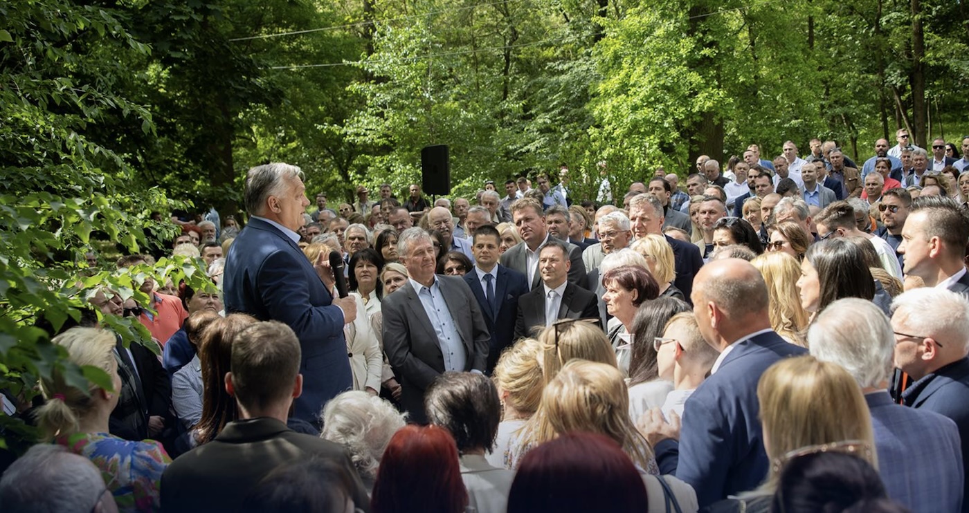 Orbán Viktor egy nyíregyházi erdő szélén folytatta a titkos kampányát