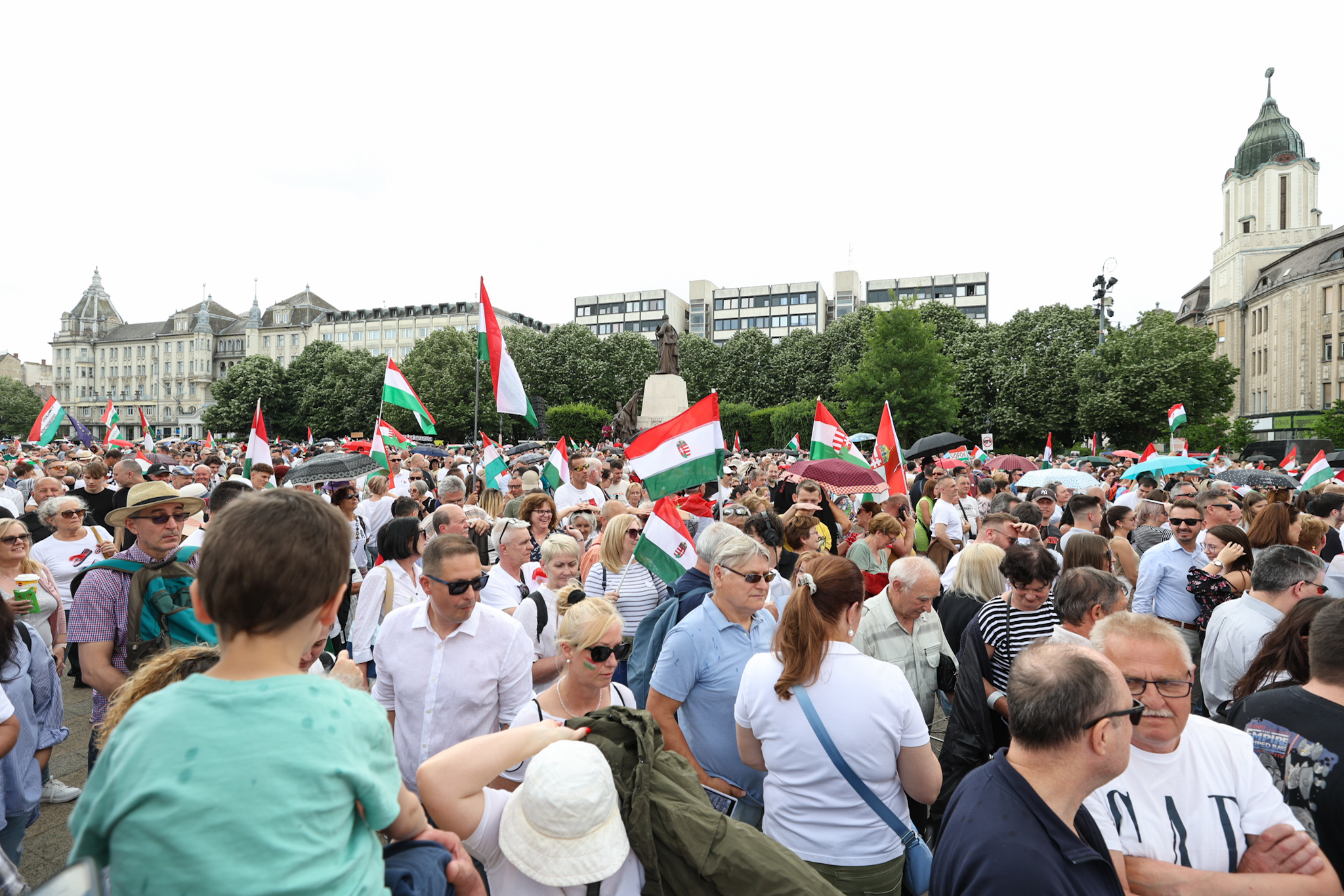 Fotók: Ilyen volt a tömeg Magyar Péter debreceni nagygyűlésén