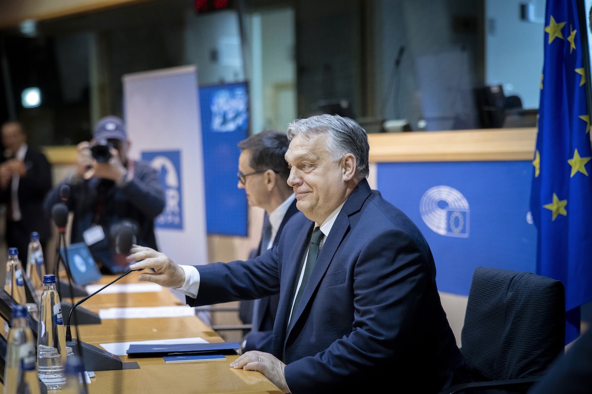 Pert nyert Orbán Viktor ellen az RTL és a Magyar Narancs a Spar-ügyben
