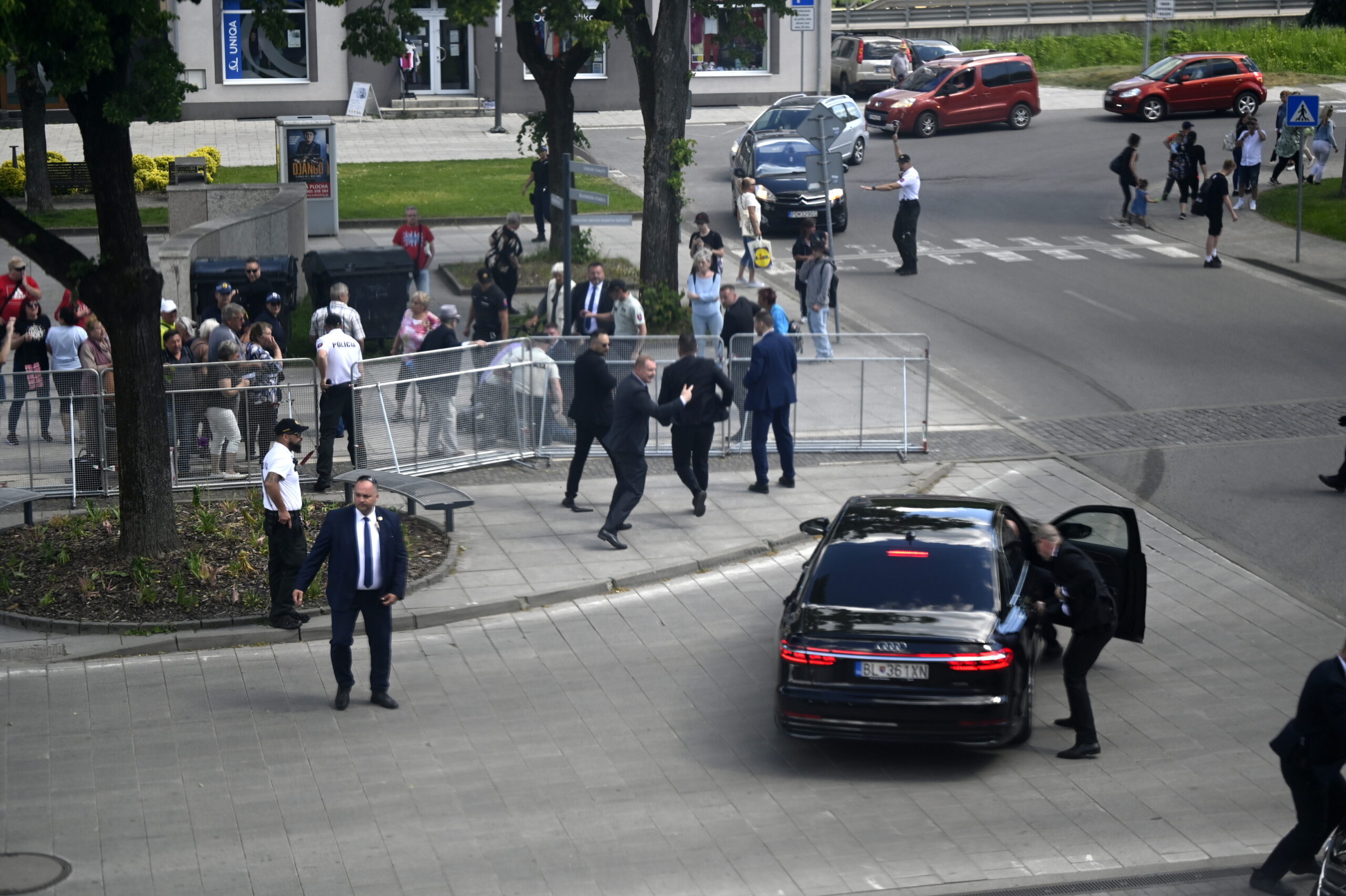 „Nagyon komoly biztonsági fiaskót látunk” – Fico őrzői hibát hibára halmoztak Tarjányi Péter szerint