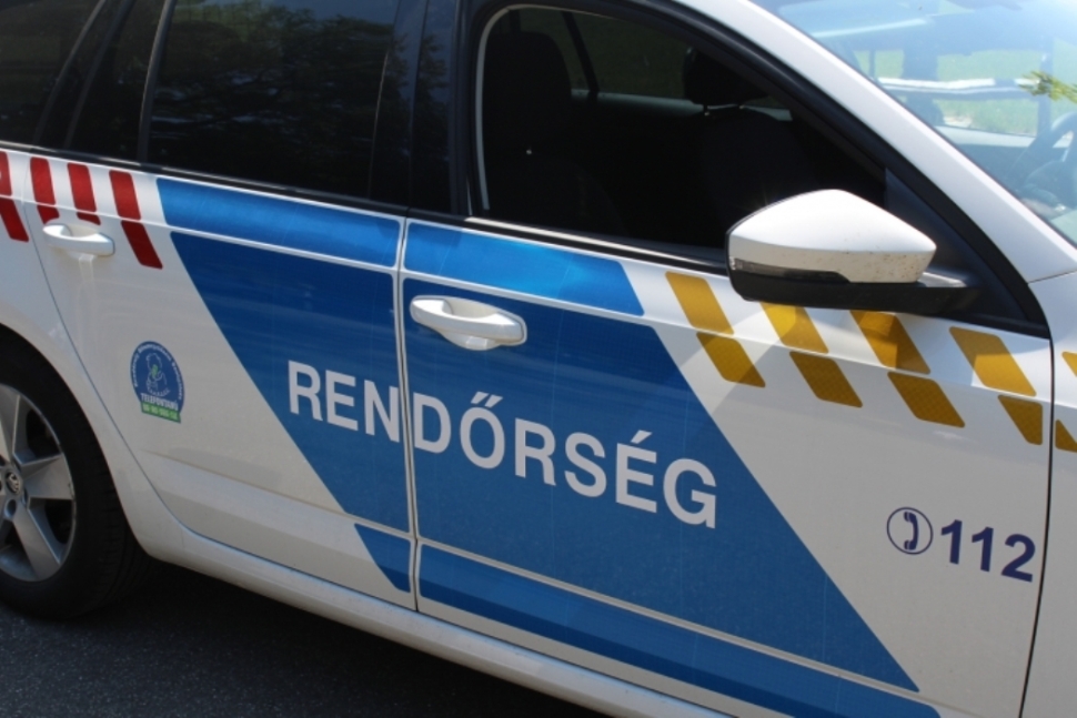 Azzal fenyegetőzött, hogy rálő a rendőrökre, majd magával is végez, de robbantással is riogatott