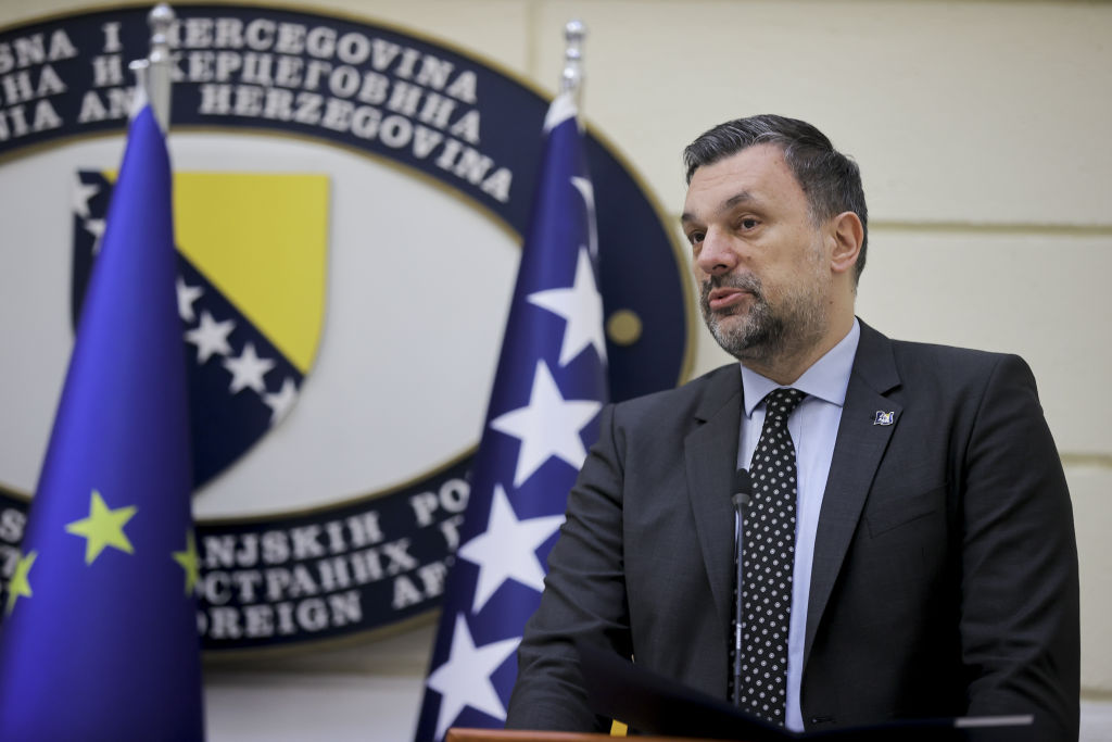 „Szavai súlyosak és fájdalmasak, különösen azért, mert azok ellentétesek az egyetemes emberi értékekkel” - ez a bosnyák külügyminiszter válasza a kormánynak