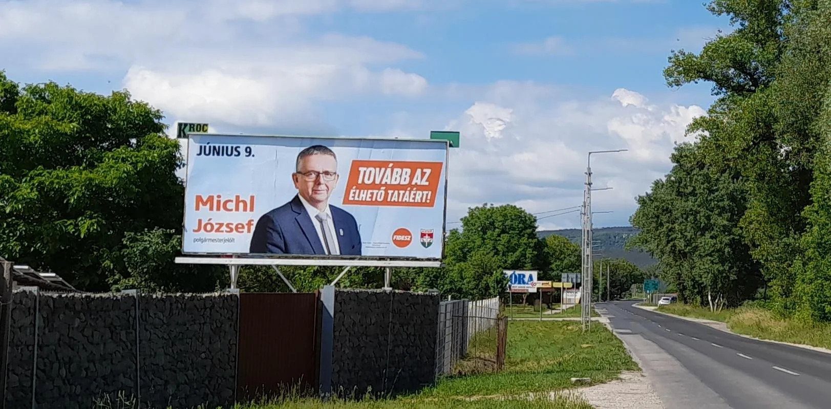 Baki: élhető Tatát ígér a fideszes polgármester – csakhogy egy másik településen