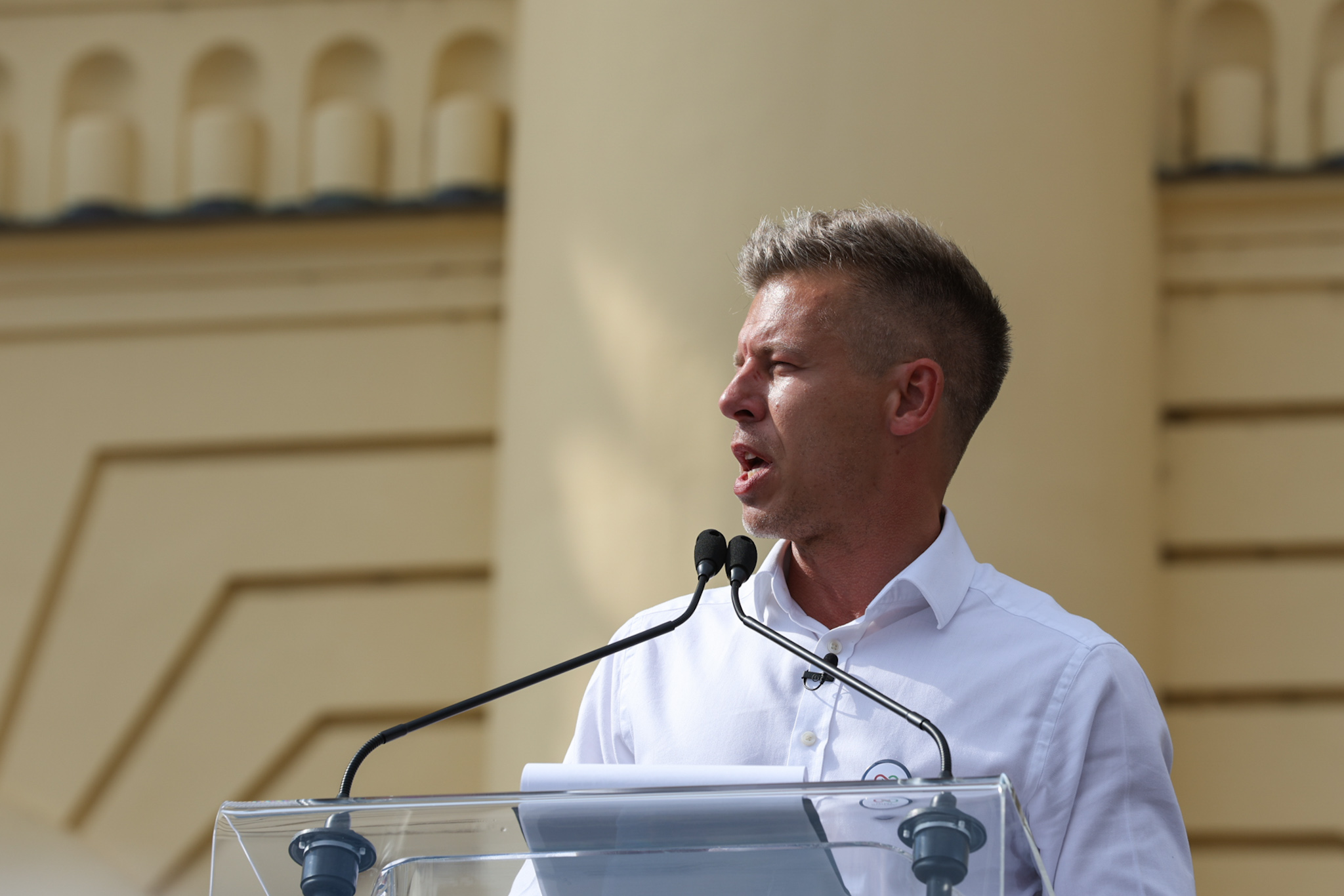 Ekkora ovációval fogadta a tömeg Vácon, hogy Magyar Péter feljelenti Orbán Viktort