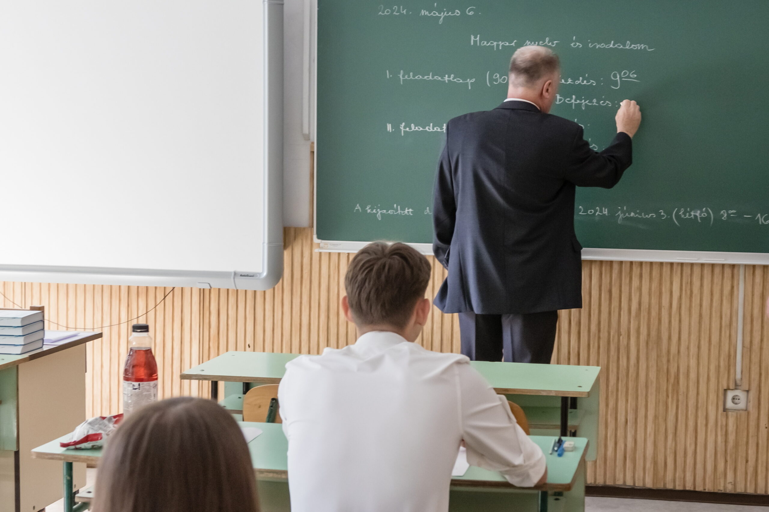 Még mindig nagyon kevés a fiatal tanár Magyarországon – alig 7 százalék a 30 év alatti