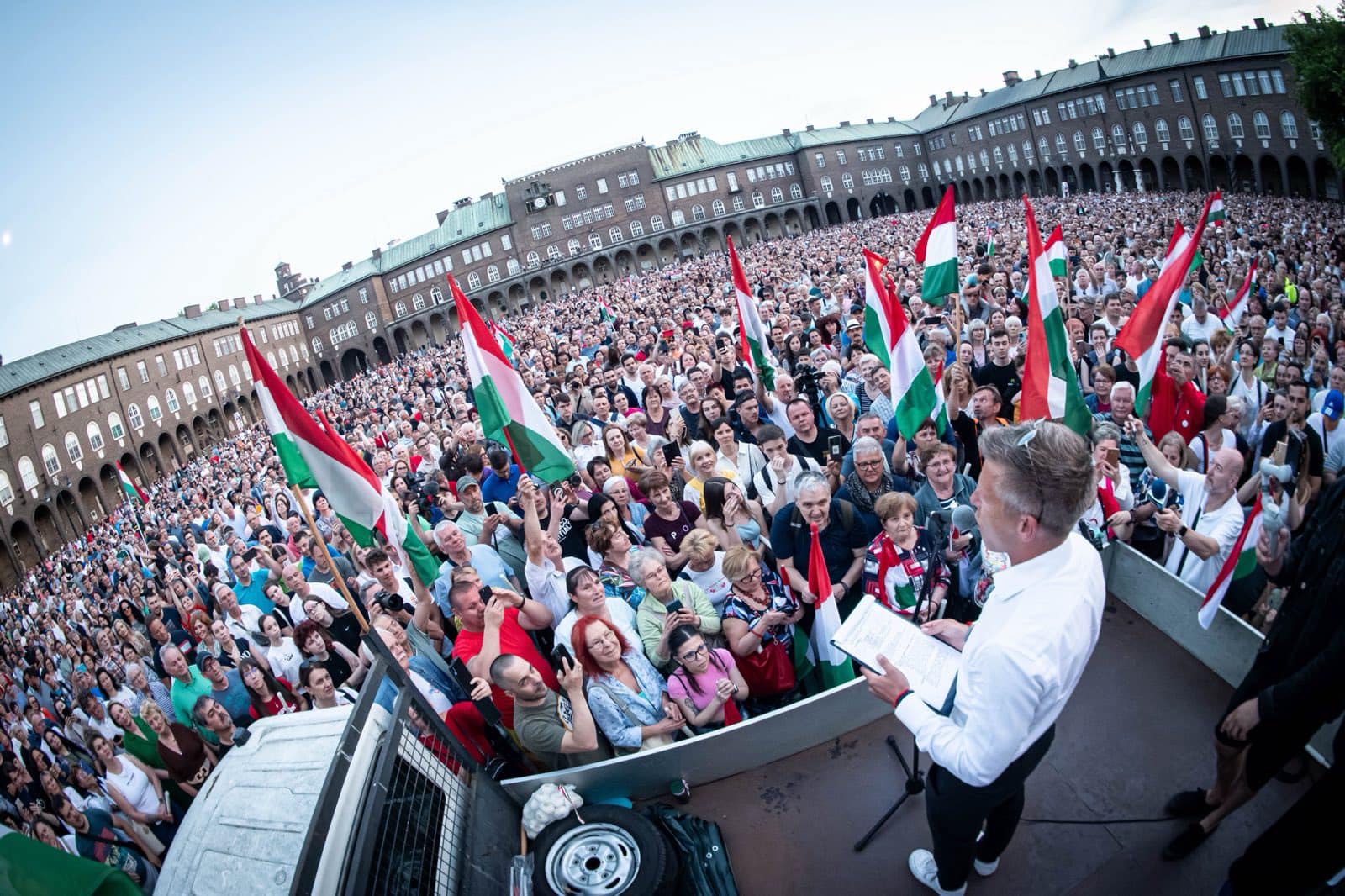 Fotón, milyen hatalmas tömeg fogadta Magyar Pétert Szegeden