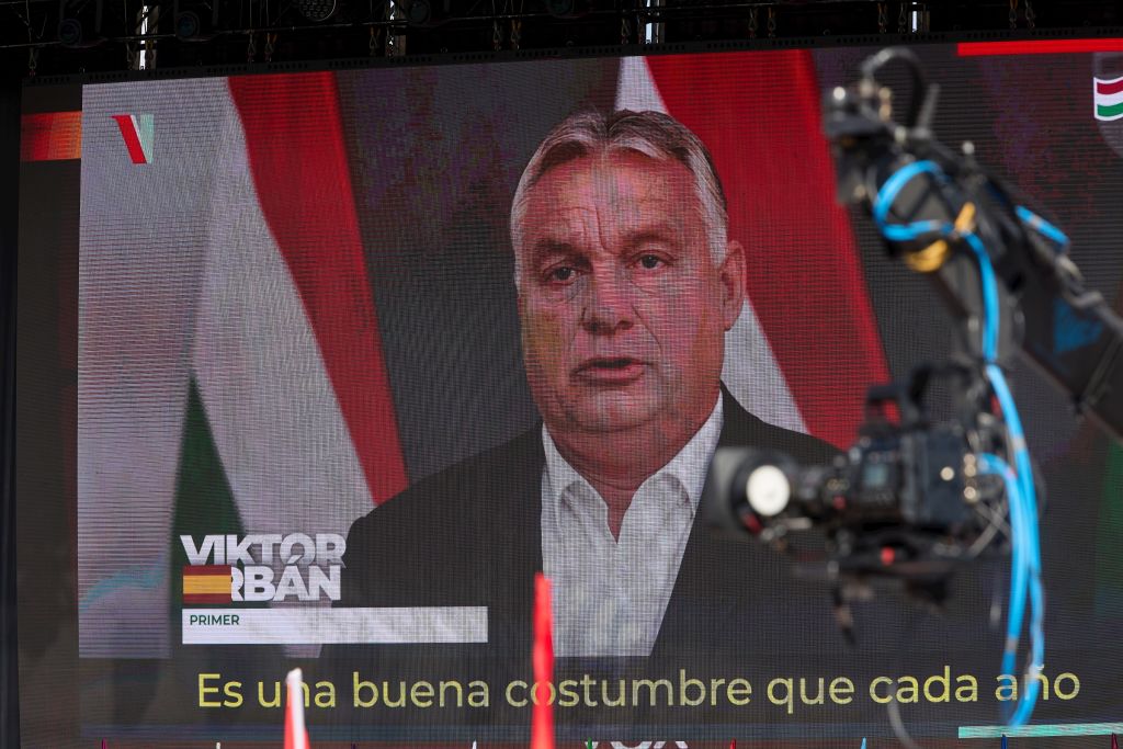 „El kell foglalnunk Brüsszelt” – Orbán is bejelentkezett a spanyol Vox EP-kampánybuliján
