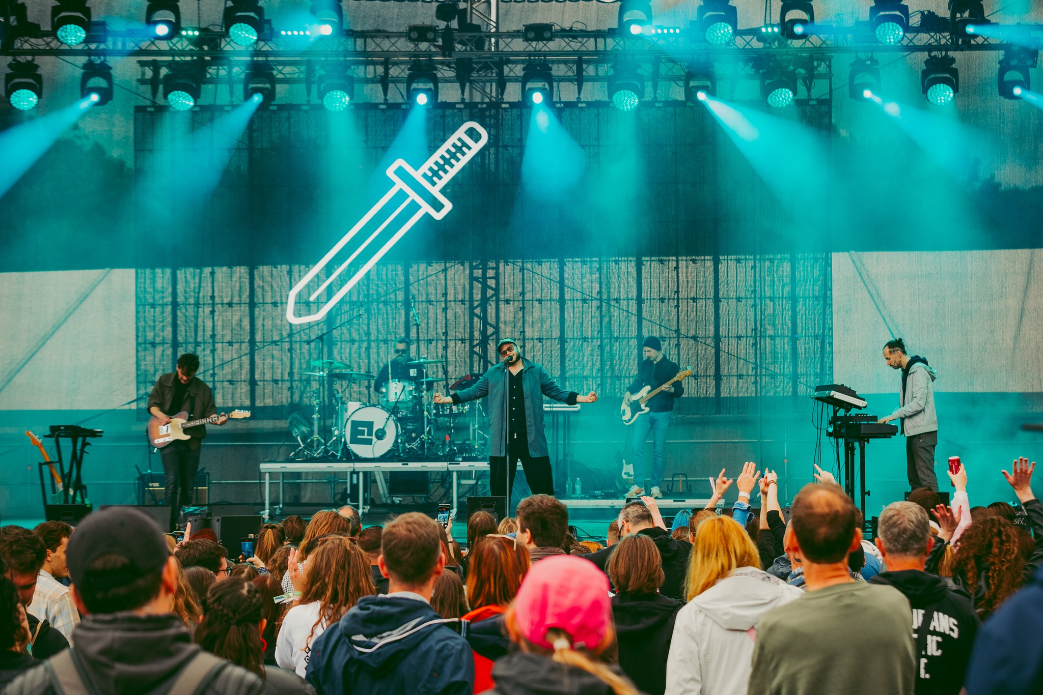 „Elkezdtük élvezni, hogy mi magunk se tudjuk, milyen stílusú lesz a következő dalunk” – Interjú az Elefánt zenekarral