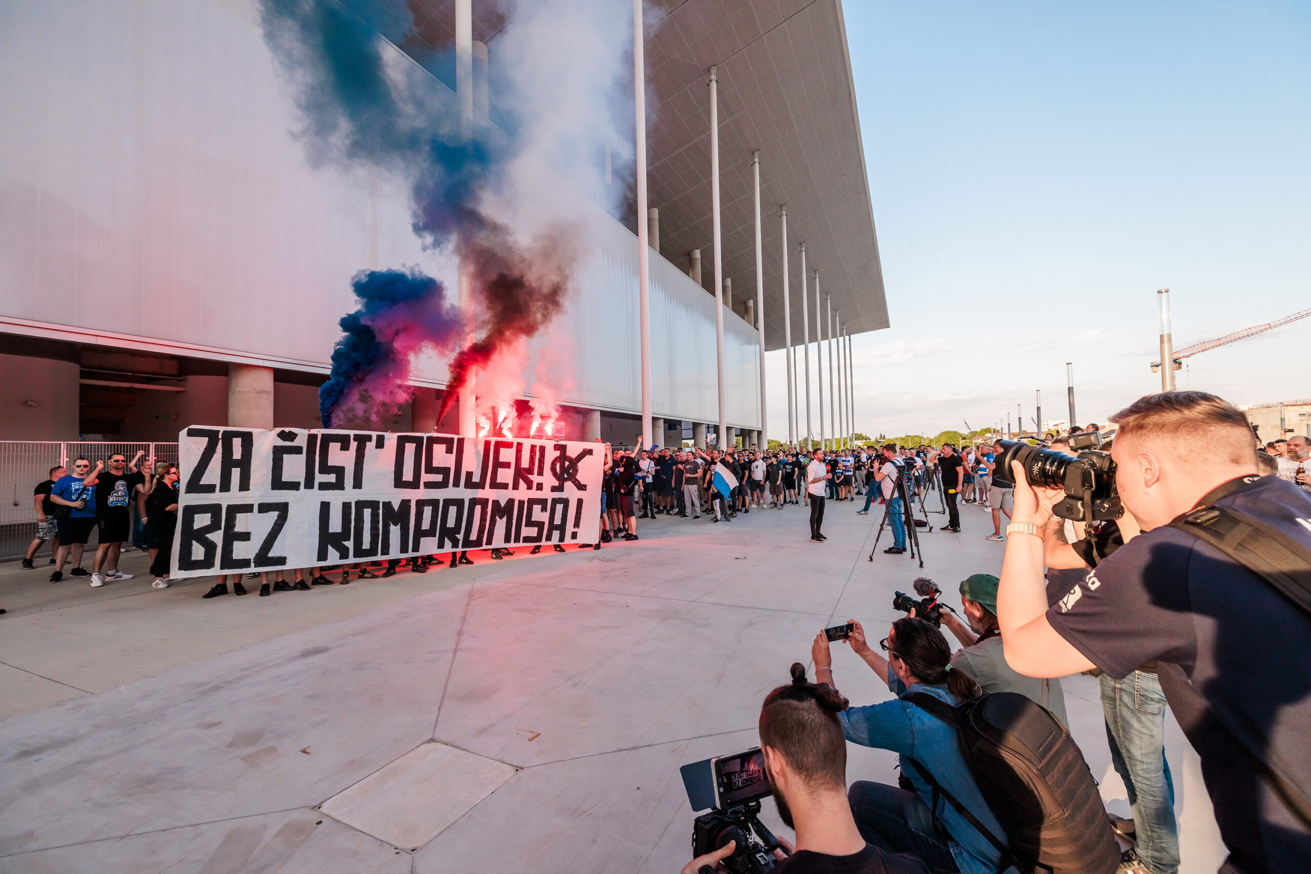 Merénylet: rommá lőtték Mészáros Lőrinc eszéki fociklubja igazgatójának autóját