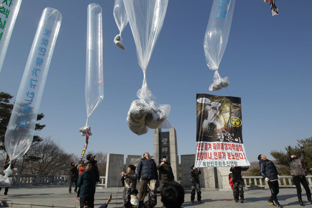 Mi megy ott? Szarral bombázta Észak-Korea Dél-Koreát