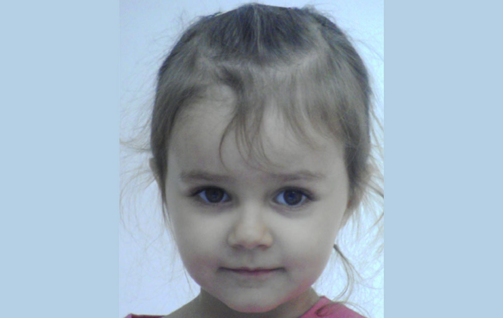 Kiadták az elrabolt 3 éves kislány fotóját – őt keresi a rendőrség