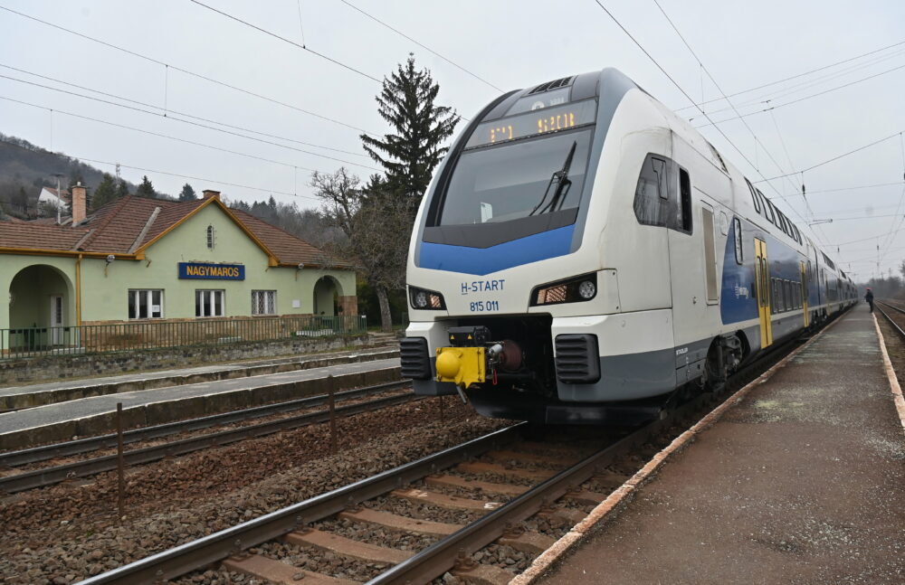 Több mint százmilliós kárt okoznak évente a vandálok a buszokon, vonatokon és HÉV-szerelvényeken