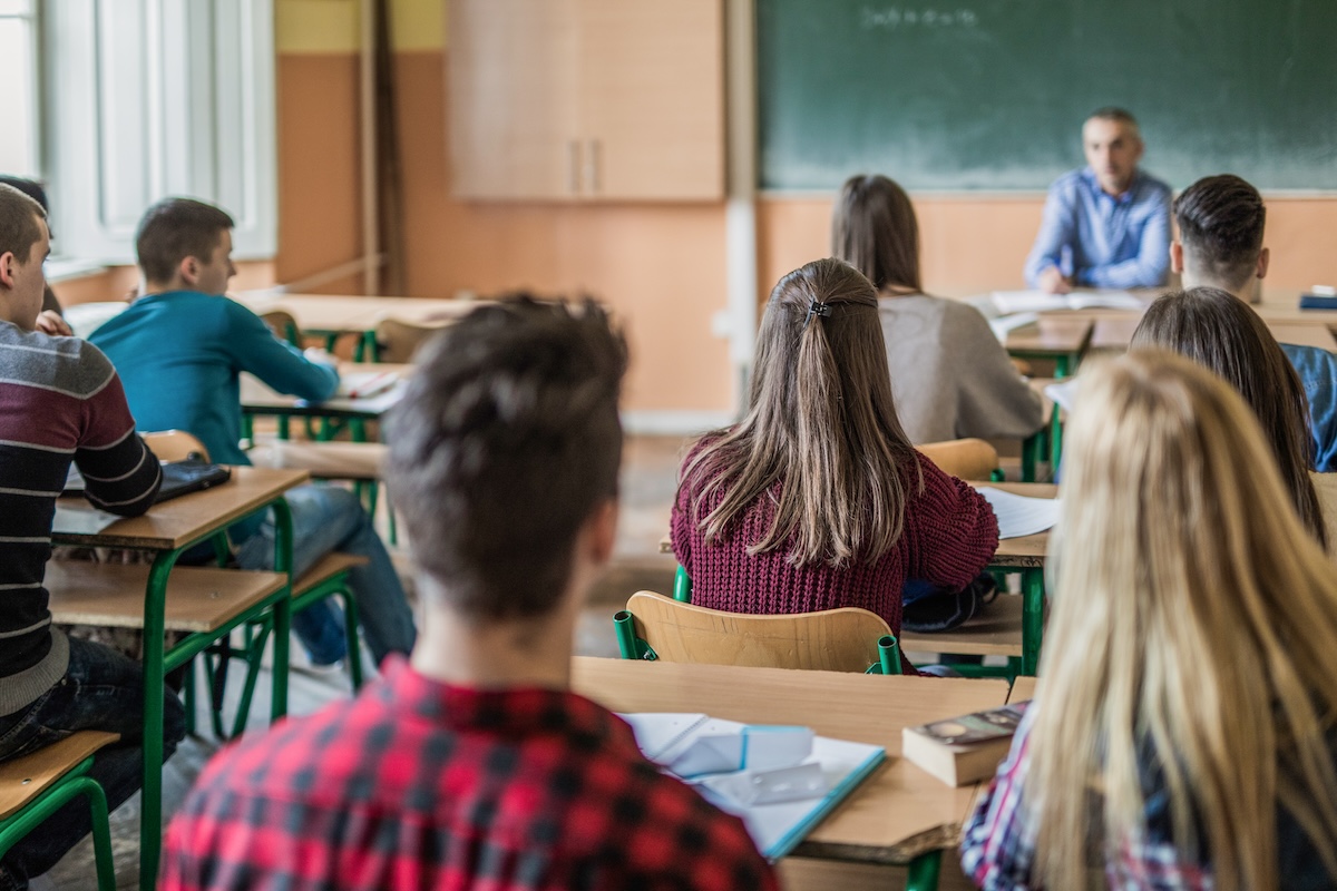 Ha nem akarnak túlórázni a tanárok, dolgozzanak gyorsabban - mondta a székesfehérvári tankerület