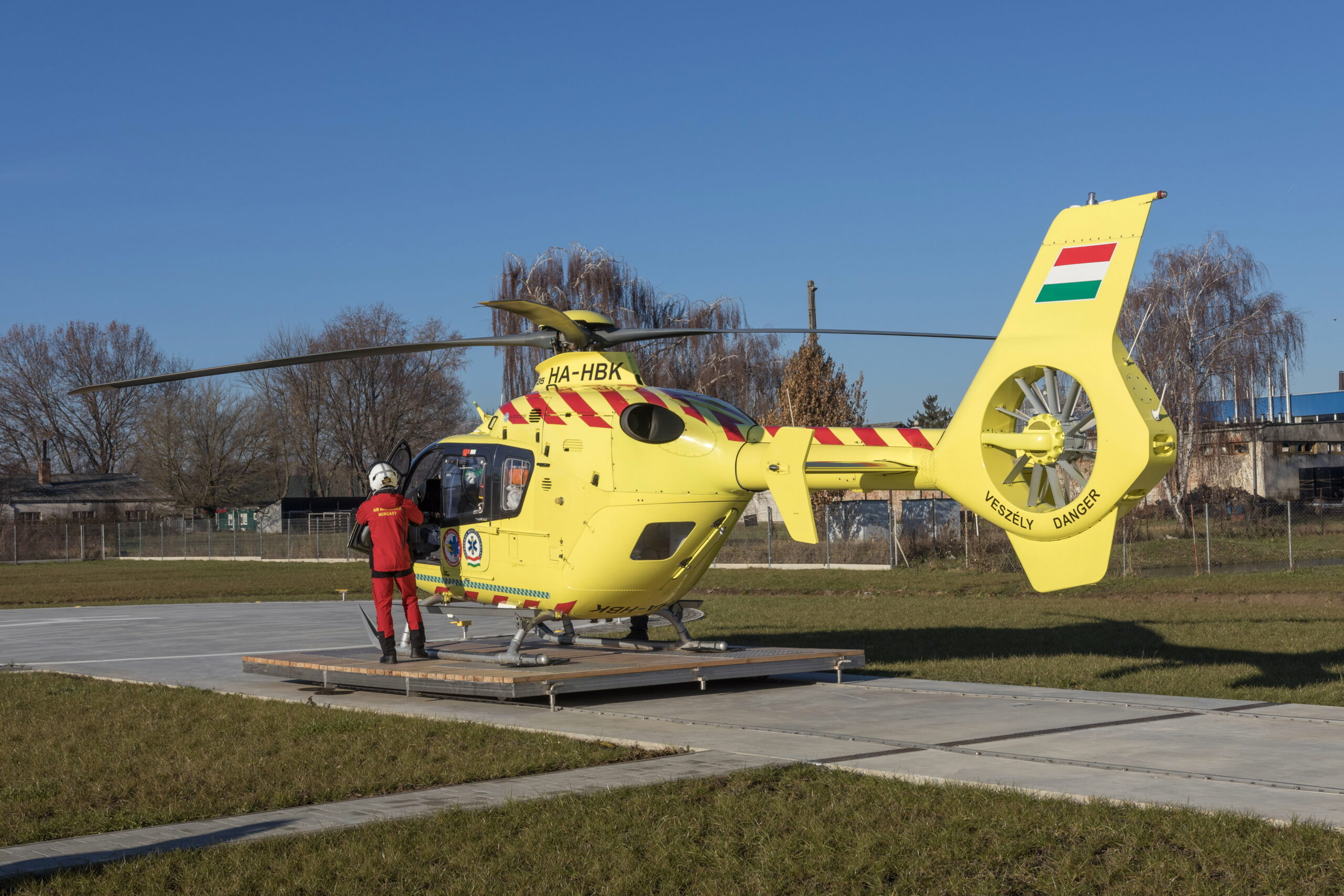 Újra kellett éleszteni egy nógrádi tanárt az iskolában, mentőhelikoptert küldtek érte