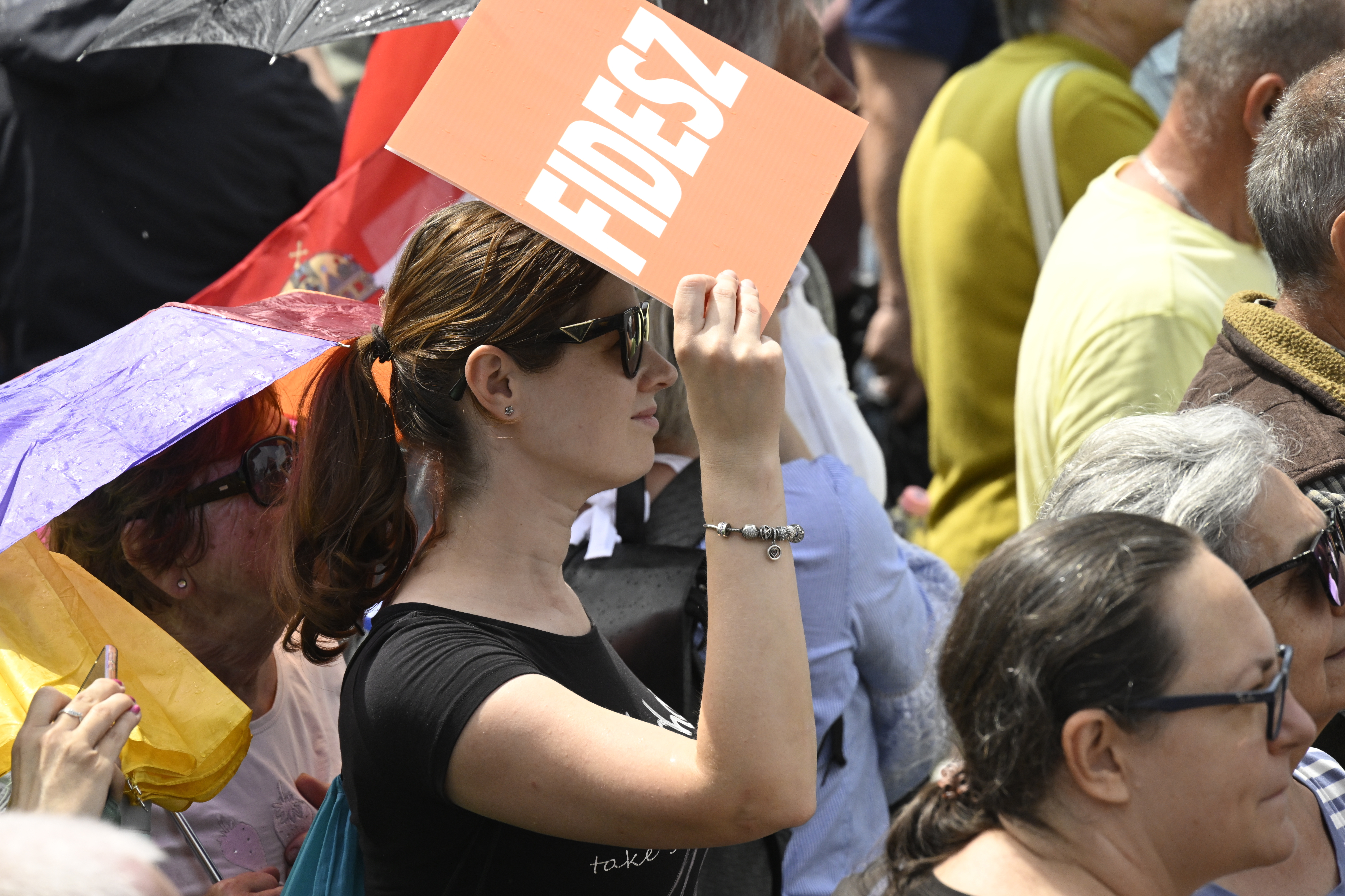 Bedurrantja a Fidesz a kampányhajrát: egymillió embert akarnak felkeresni szombaton