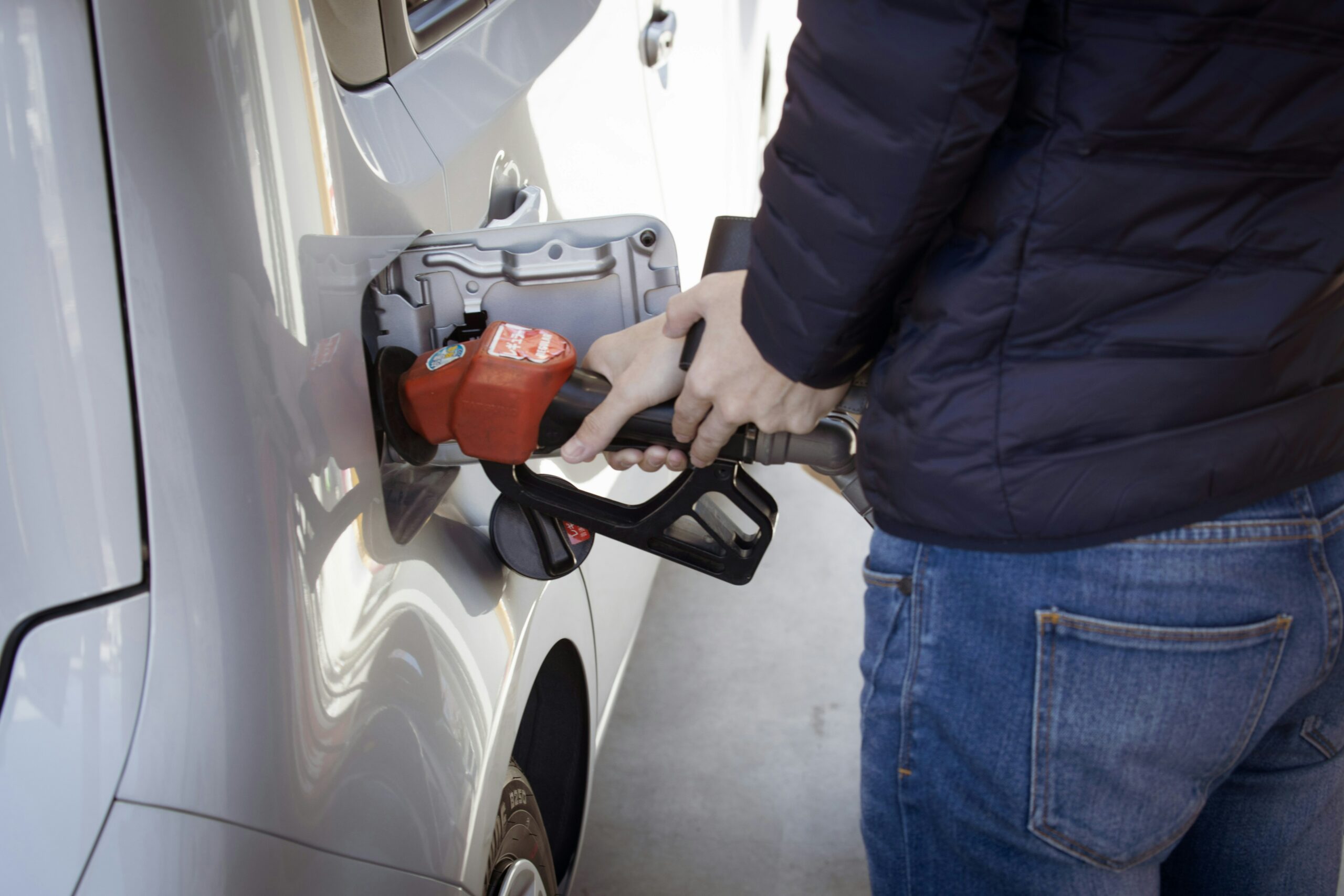 Rossz hír az autósoknak: szombaton is drágulnak az üzemanyagok