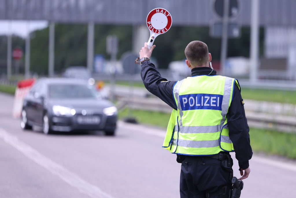 Halálos balesetet szenvedett az Orbán Viktor konvoját kísérő egyik motoros rendőr Stuttgartban