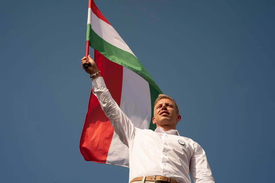 Magyar Péter: A fideszes képviselők Brüsszelben bóklásznak és várják, hogy legalább néhány szélsőséges szóba álljon velük