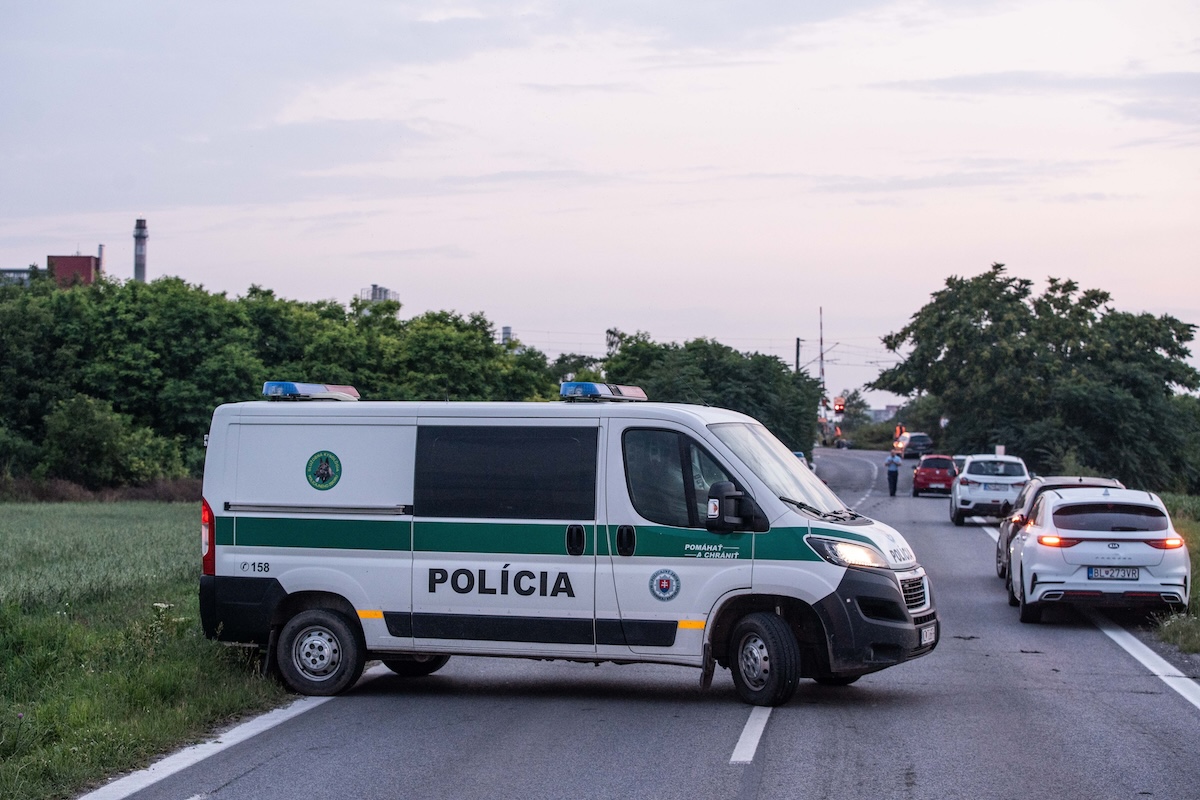 Érsekújvári vonatbaleset szemtanúja: A busz kettészakadt, az elejét tolta magával hosszan a vonat