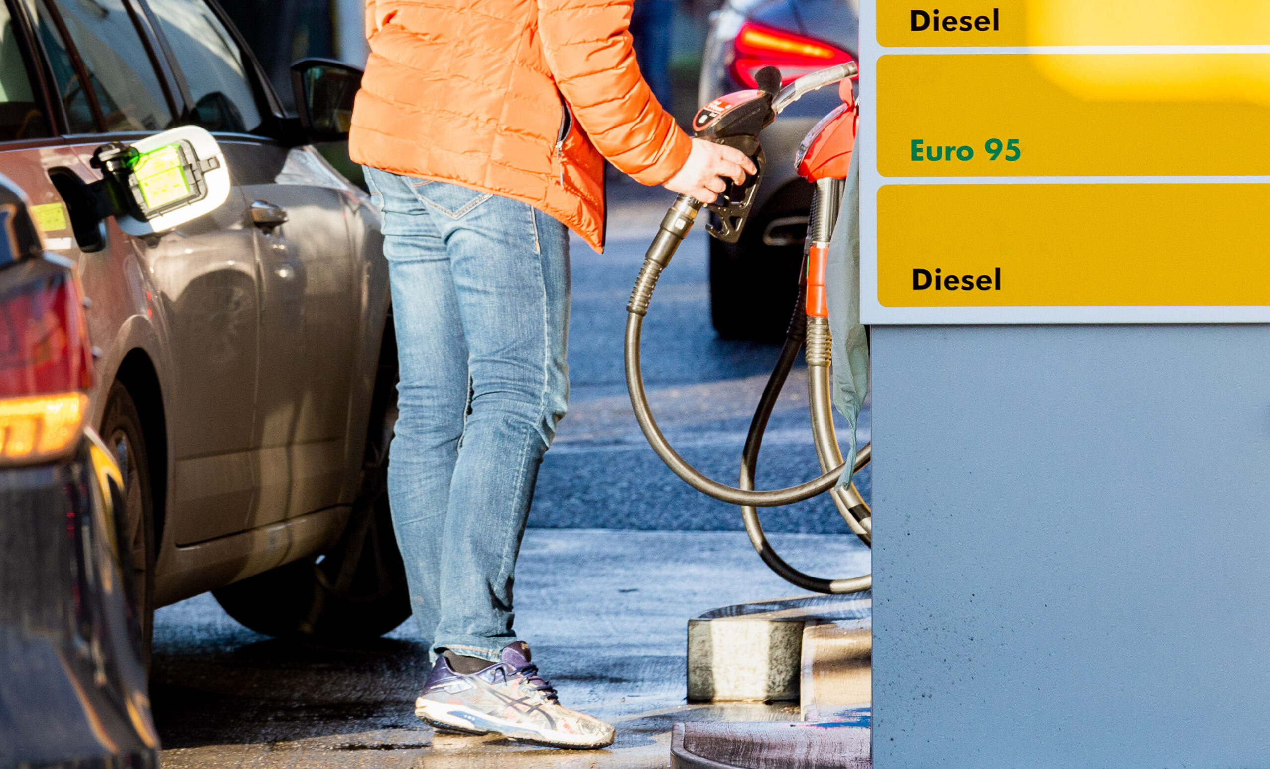 Megint drágulnak az üzemanyagok: keddtől már 615 forint lesz a benzin átlagára
