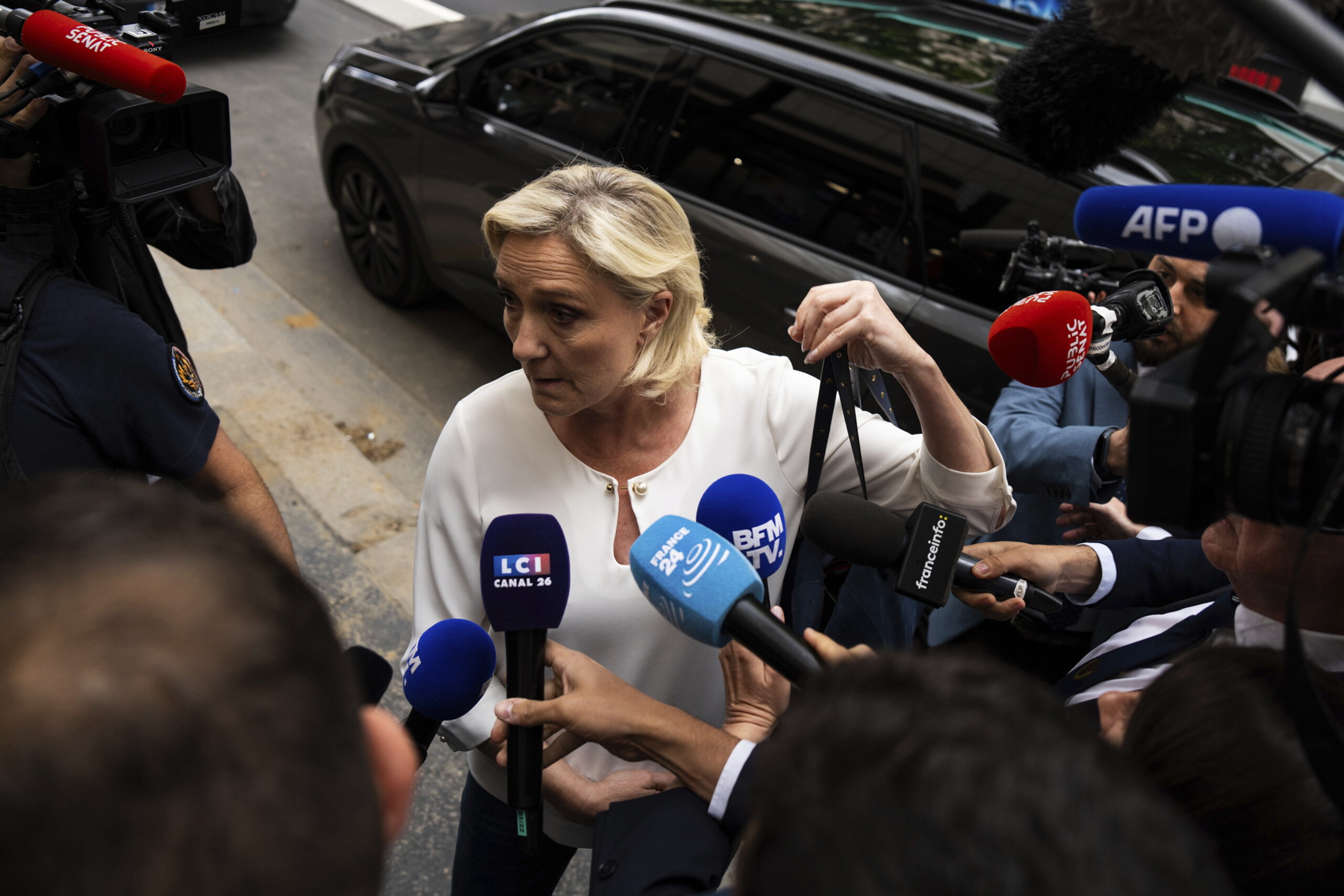 Le Penék a francia választás után csatlakozhatnak Orbánék új frakciójához a Bloomberg szerint