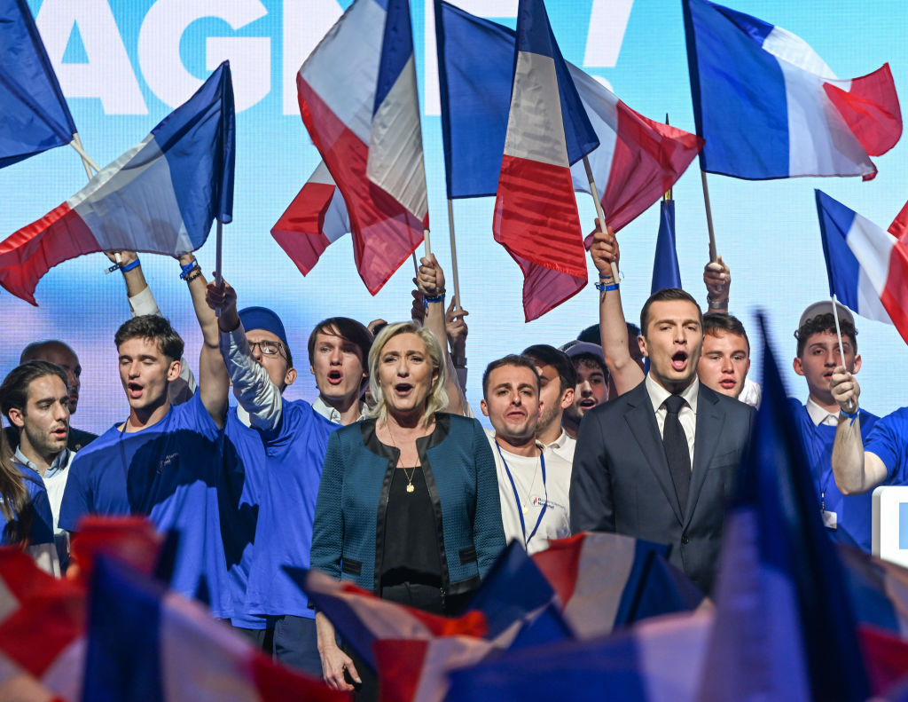 „A franciák belefáradtak az ígéretekbe” - így kerülhettett a hatalom közelébe a szélsőjobb Franciaországban