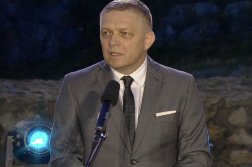 Fico Orbánt dicsérte a merénylete utáni első nyilvános beszédében