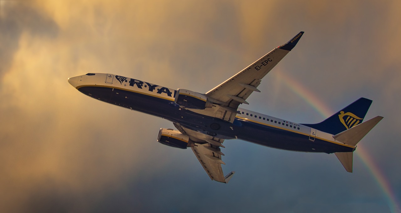 Vodkázó, kiabáló utasok miatt fordult vissza a Ryanair egyik gépe