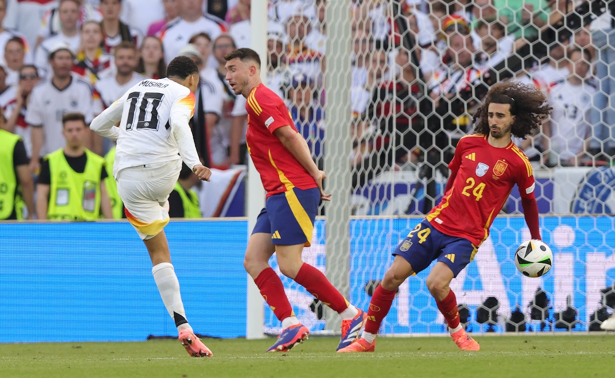 Több százezren követelik a német-spanyol Eb-negyeddöntő újrajátszását Cucurella kezezése miatt