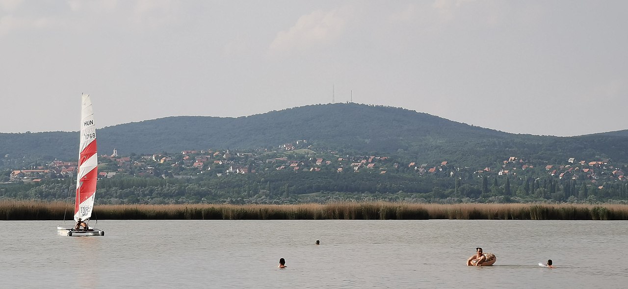 Nincs menekvés a hőség elől: már majdnem 30 fokos a Velencei-tó vize