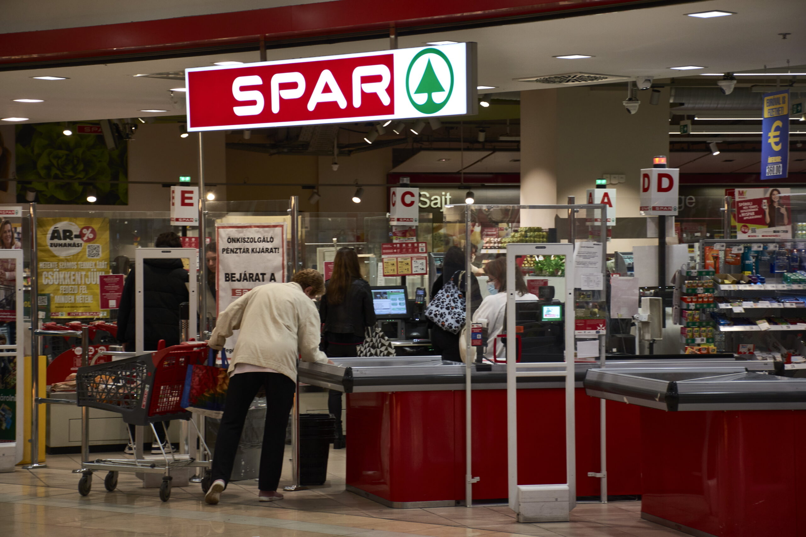 Újabb nagyvárosban zárja be üzletét a Spar