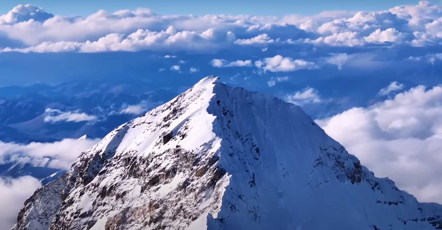 Lélegzetelállító felvételek: drónnal repültek a Mount Everest csúcsa fölé – videó