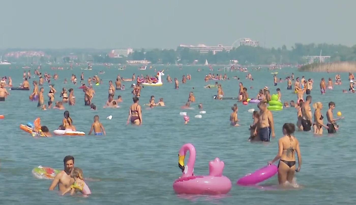 Újabb tragédia a Balatonon: meghalt egy nő Zamárdi strandján