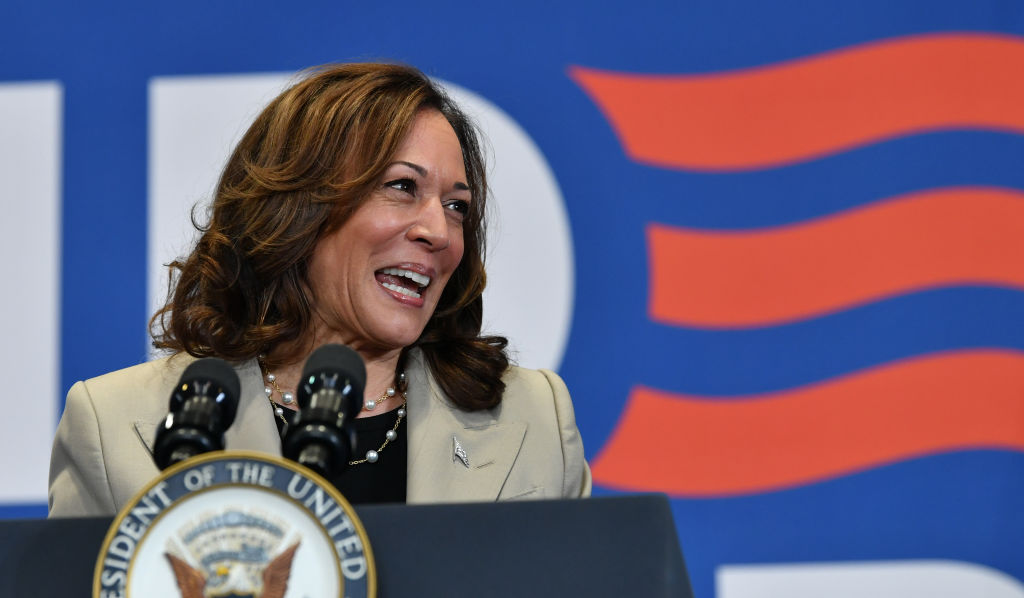 Kicsoda Kamala Harris, aki Biden visszalépése után elindul a demokrata elnökjelöltségért?