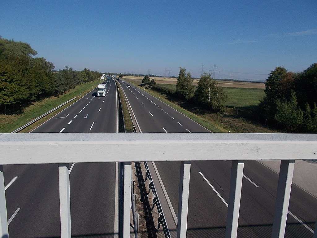 Több kilométeres torlódás Lébény térségében, az M1-es autópályán, két baleset is történt