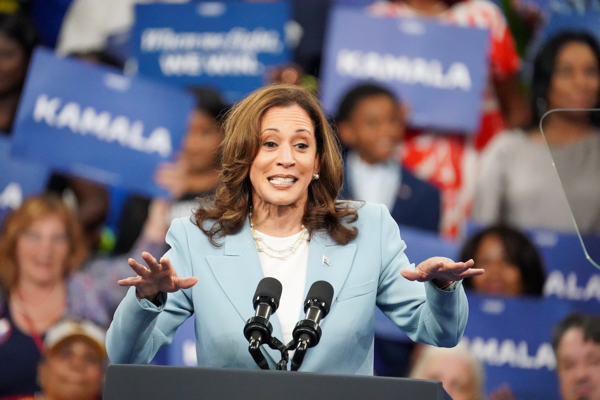 „Donald, mondd a szemembe” – Kamala Harris vitára hívta Trumpot