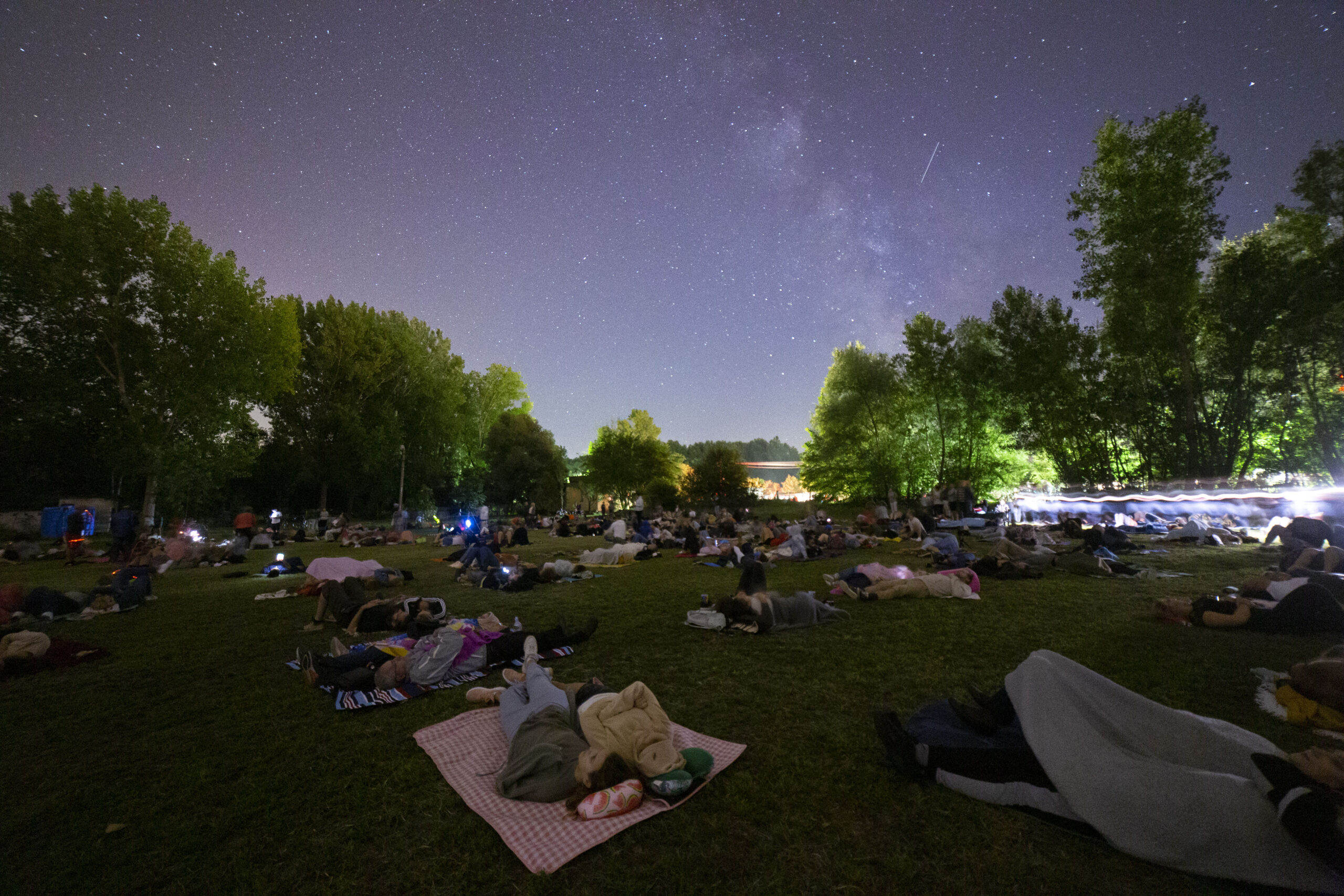 Tegnap 15 percenként 10-20 hullócsillagot számoltak – itt van a  Perseidák meteorraj, bárki nézhet csillaghullást