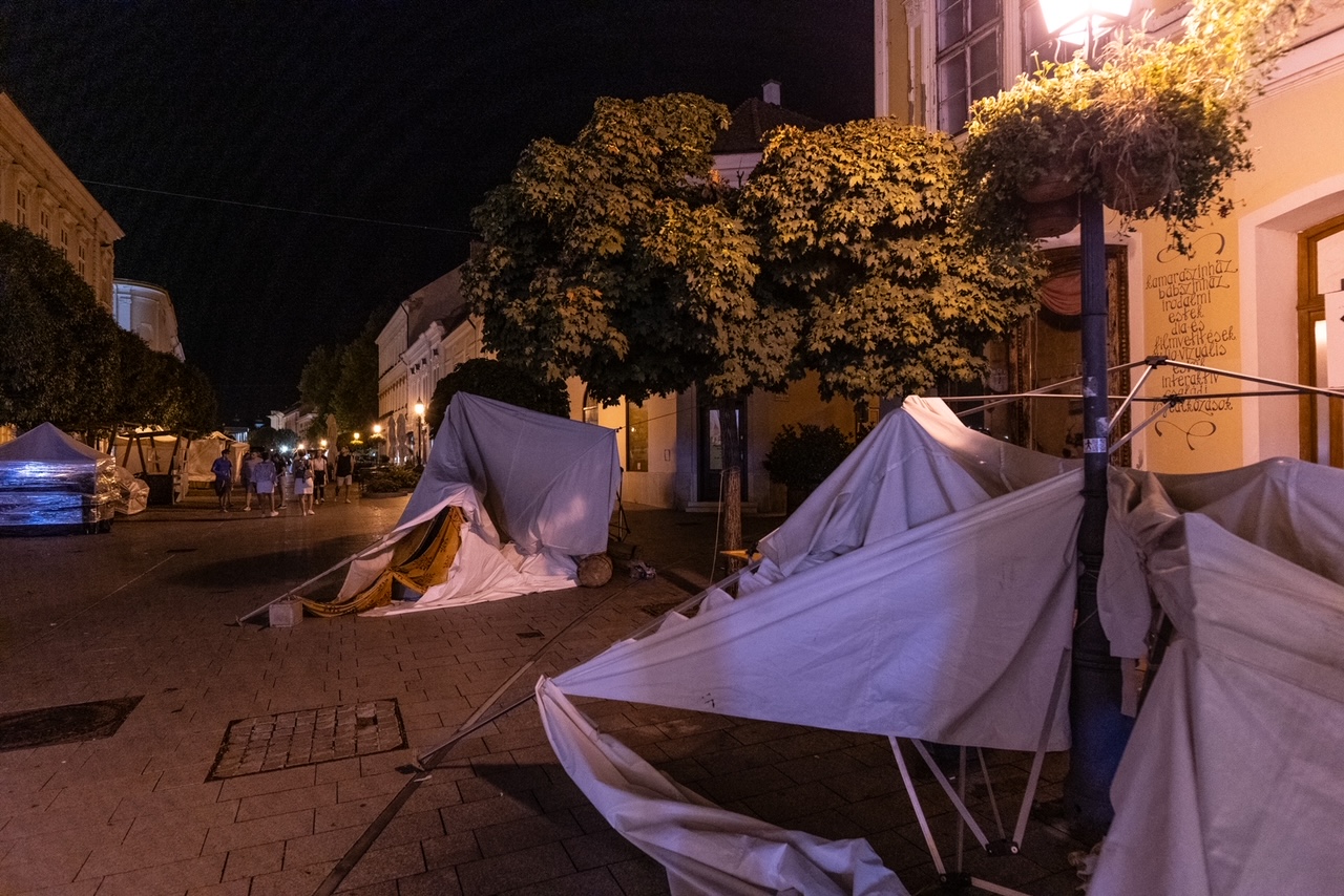 Egy hétig is eltarthat a romok eltakarítása a pusztító vihar után Székesfehérváron