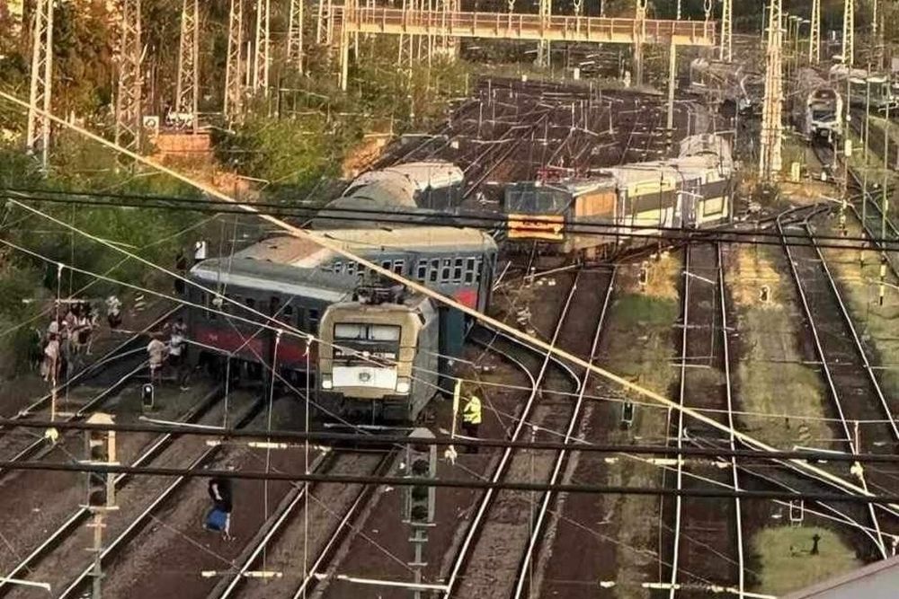 „Minden remegett, repültek az oszlopok” – így élték át az utasok a Keletinél kisiklott InterCity horrorját