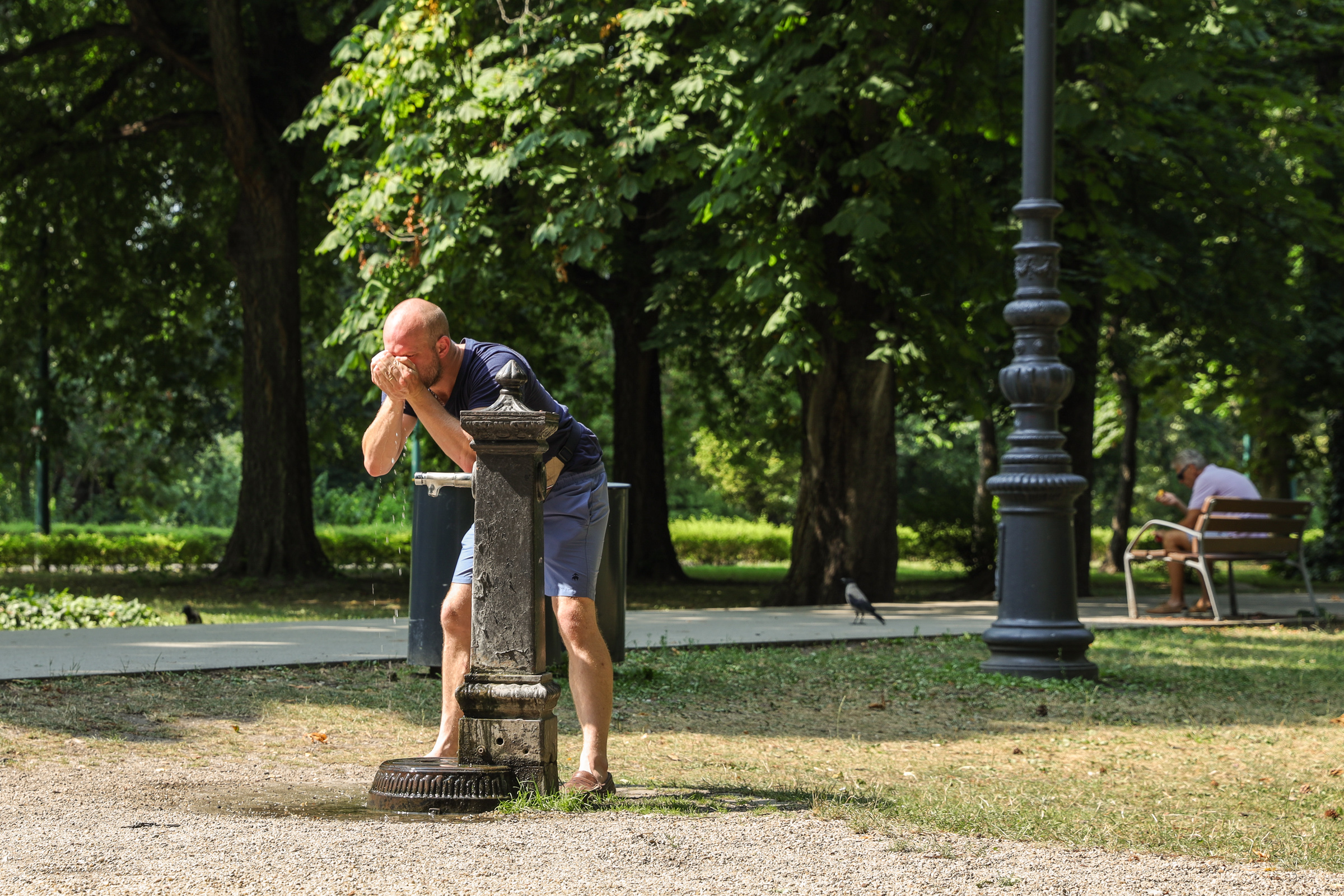 Kiadták a figyelmeztetést! Tomboló hőséggel indul a hét, 35 fokos maximumok jönnek