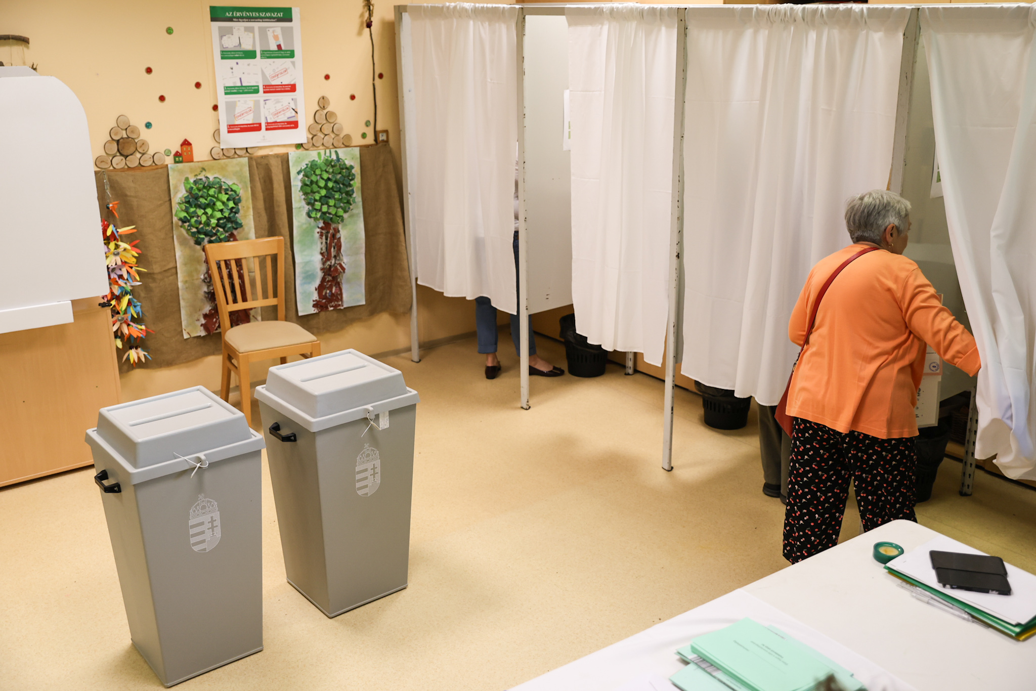 Még a Fidesz-szavazók 44 százaléka sem kér a határon túli választókörzetekből egy felmérés szerint