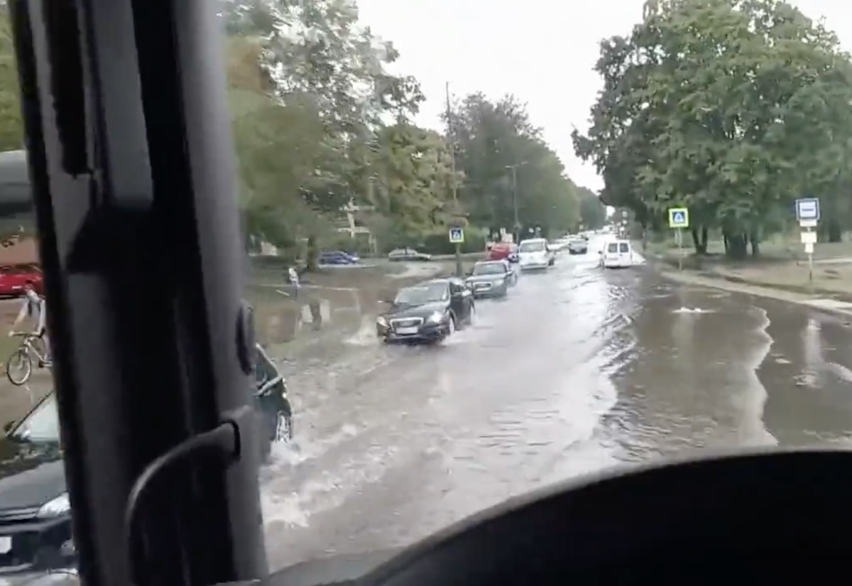 Lecsapott a vihar a Dunántúlra, villámárvizek öntöttek el több települést