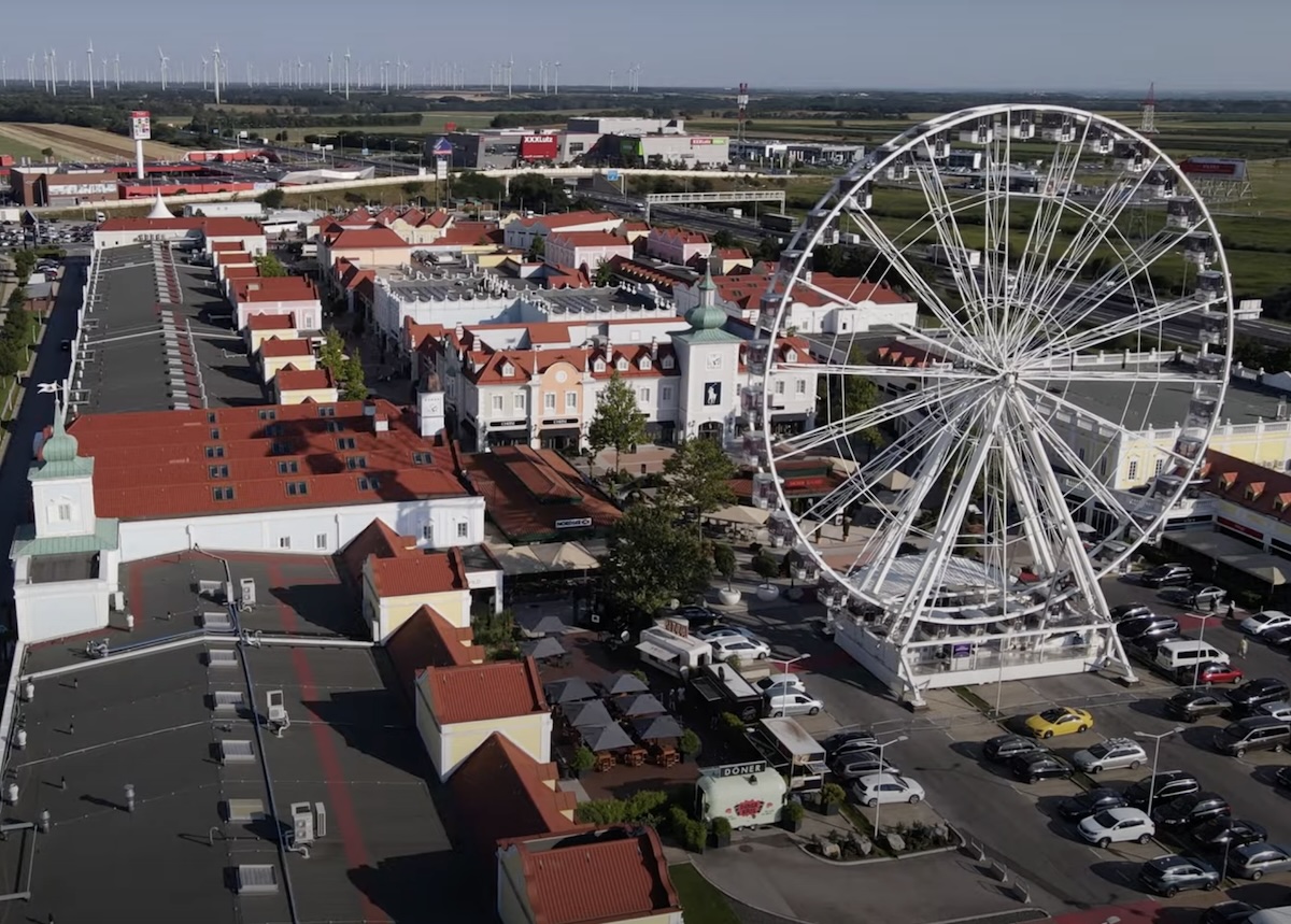 Közvetlen buszjárat indul Budapestről Parndorfba, a magyarok kedvenc bevásárlóhelyére