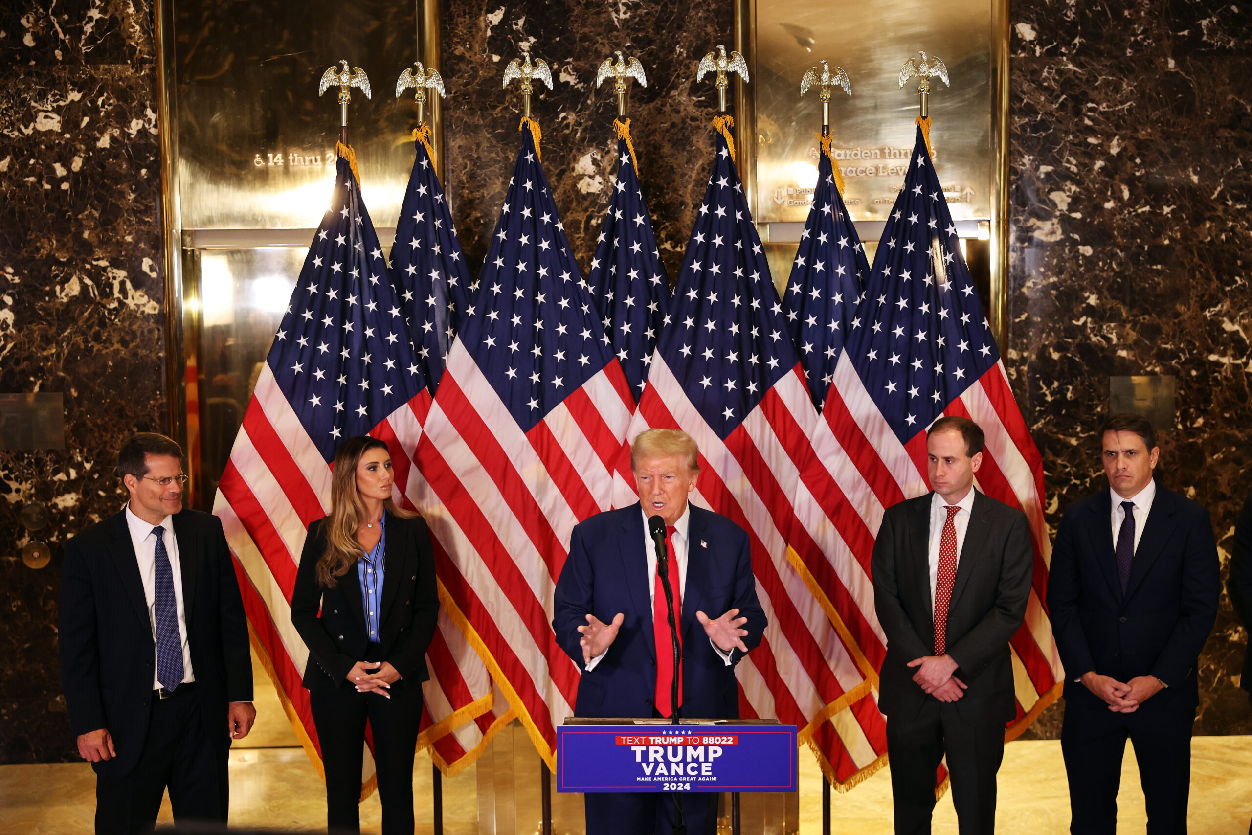 Trump saját stábját is sokkolta azzal, hogy saját szexuális zaklatási ügyeit taglalta, olykor teljesen összefüggéstelenül