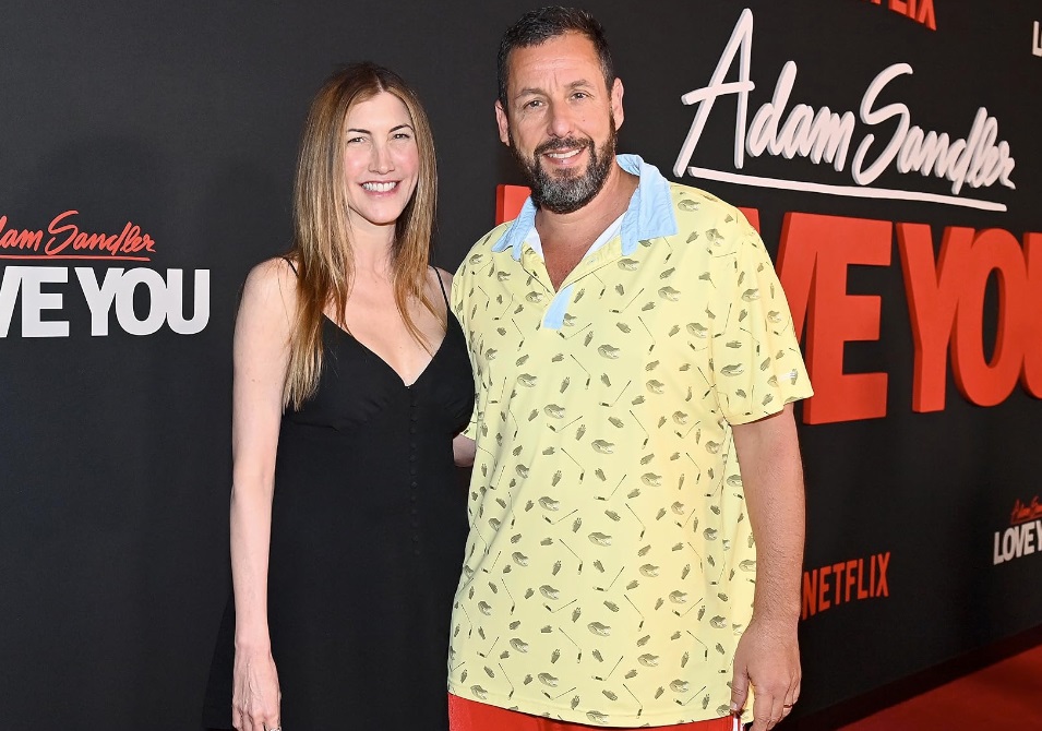 Felnőttesebb humorral is operál a megszokott alpári poénok mellett Adam Sandler a legújabb stand-upjában