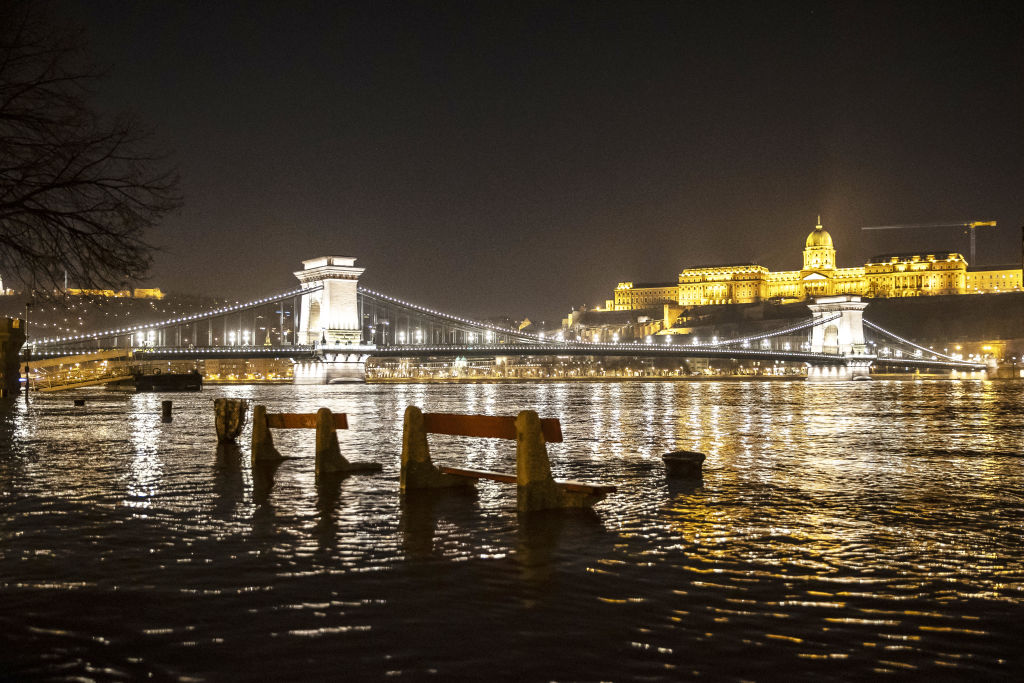 Brutális árhullám jön a Dunán, a legmagasabb árvízvédelmi készültség lép életbe Budapesten