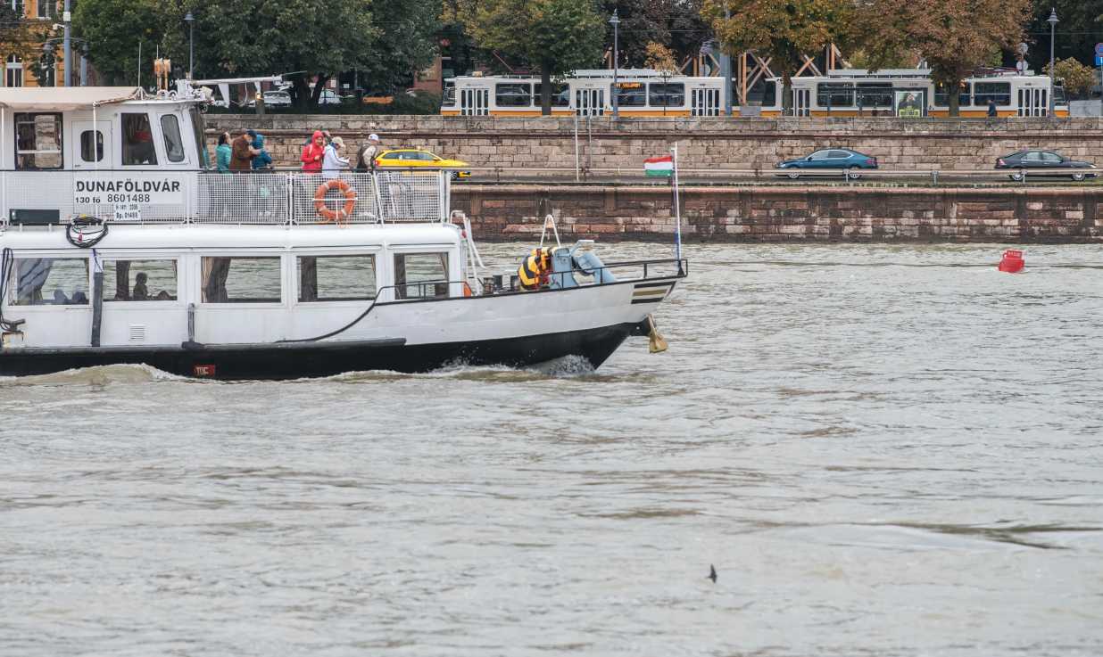 Változik a budapesti közlekedés is az árhullám miatt – több vonalon szünetel a forgalom, máshol terelés várható