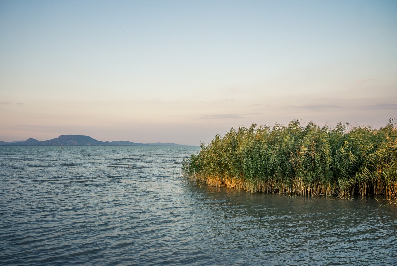 Olyan vihar volt a Balatonnál, hogy szó szerint megbillent a tó