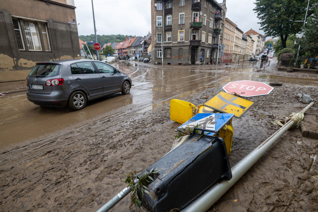 Megdöbbentő videó! Átszakadt a gát, 25 ezres települést öntött el az árvíz Lengyelországban