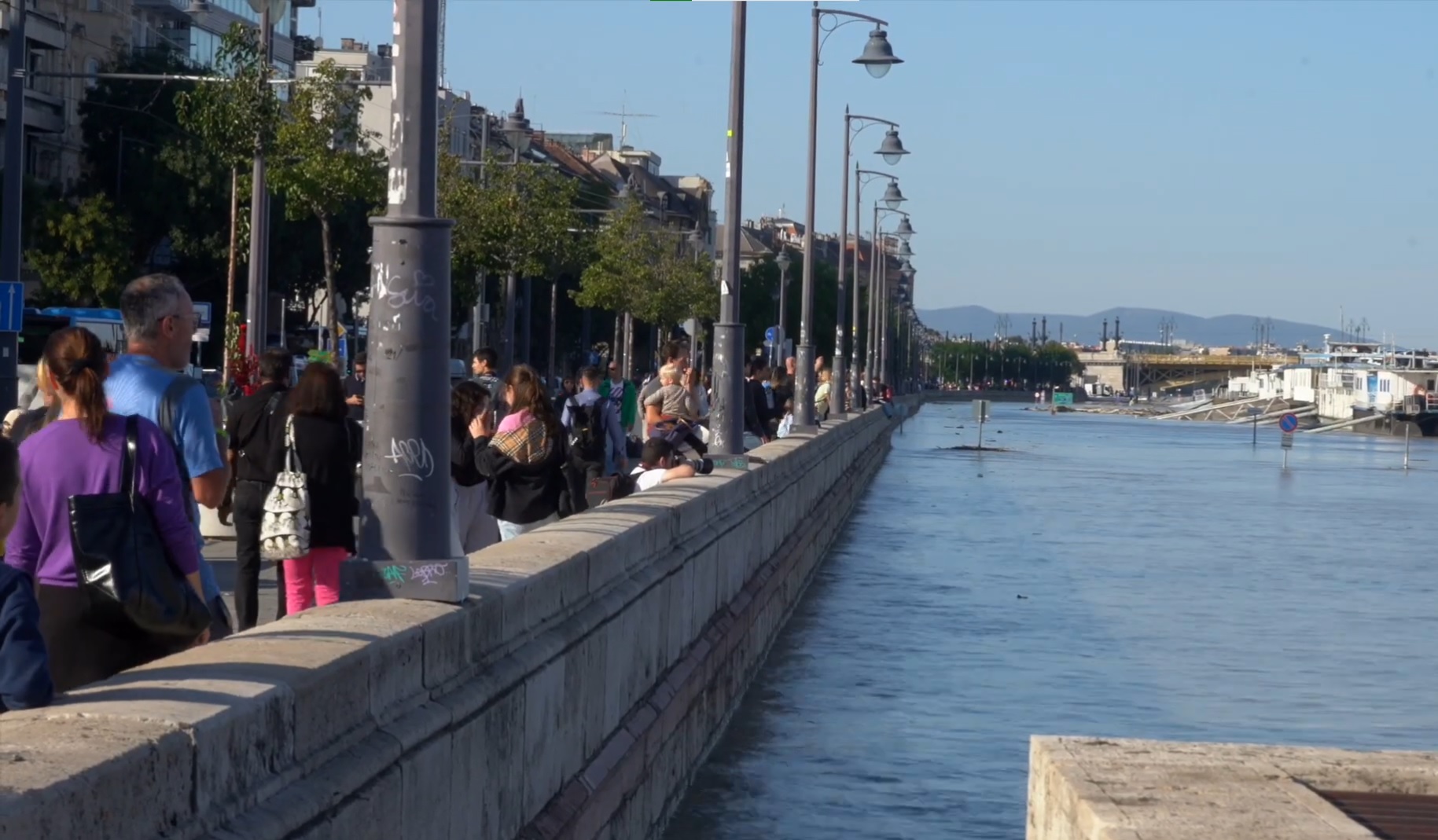 Videón, ahogy a Duna elfoglalta a Margitszigetet, a rakpartok pedig teljes szélességükben eltűntek a víz alatt